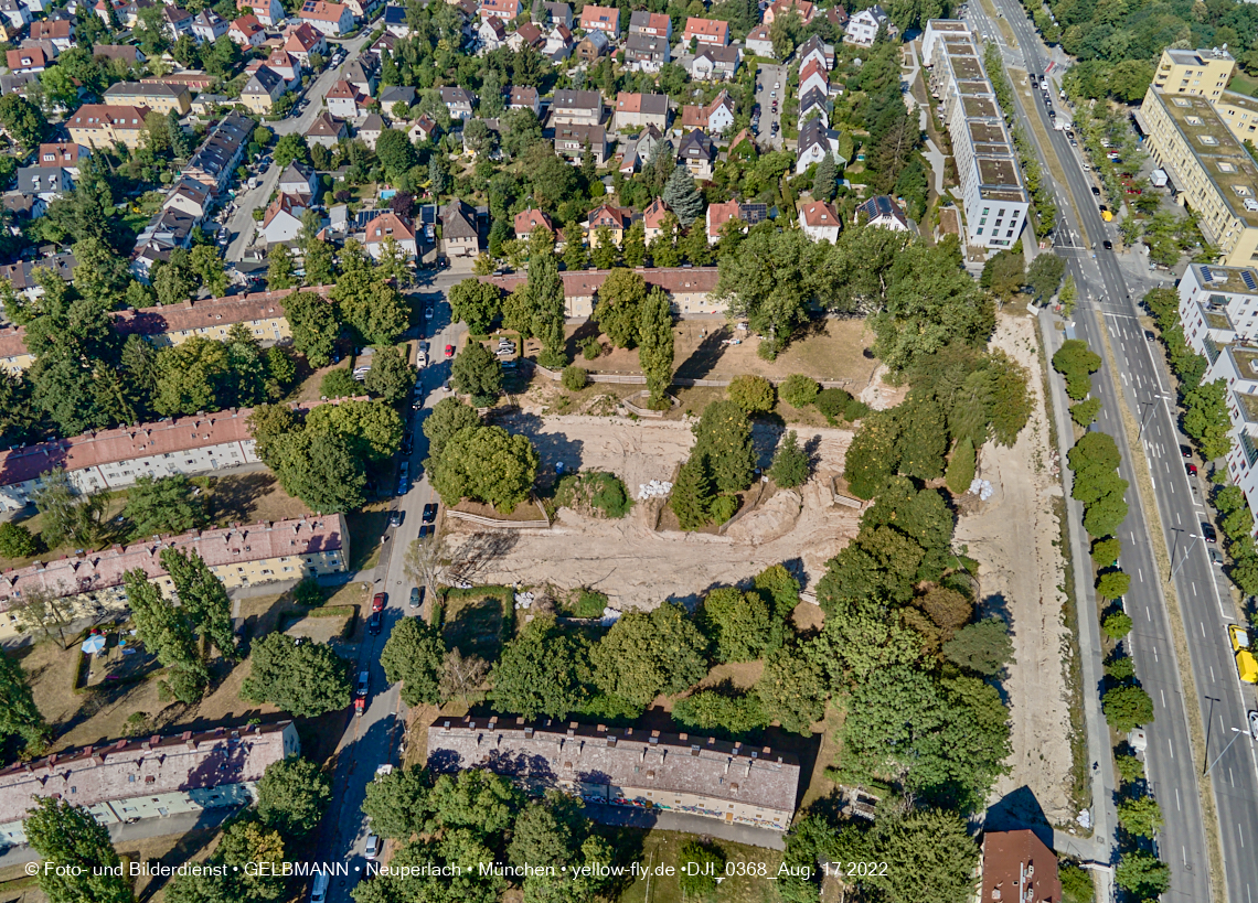 17.08.2022 - Luftbilder von der Baustelle Maikäfersiedlung in Berg am Laim